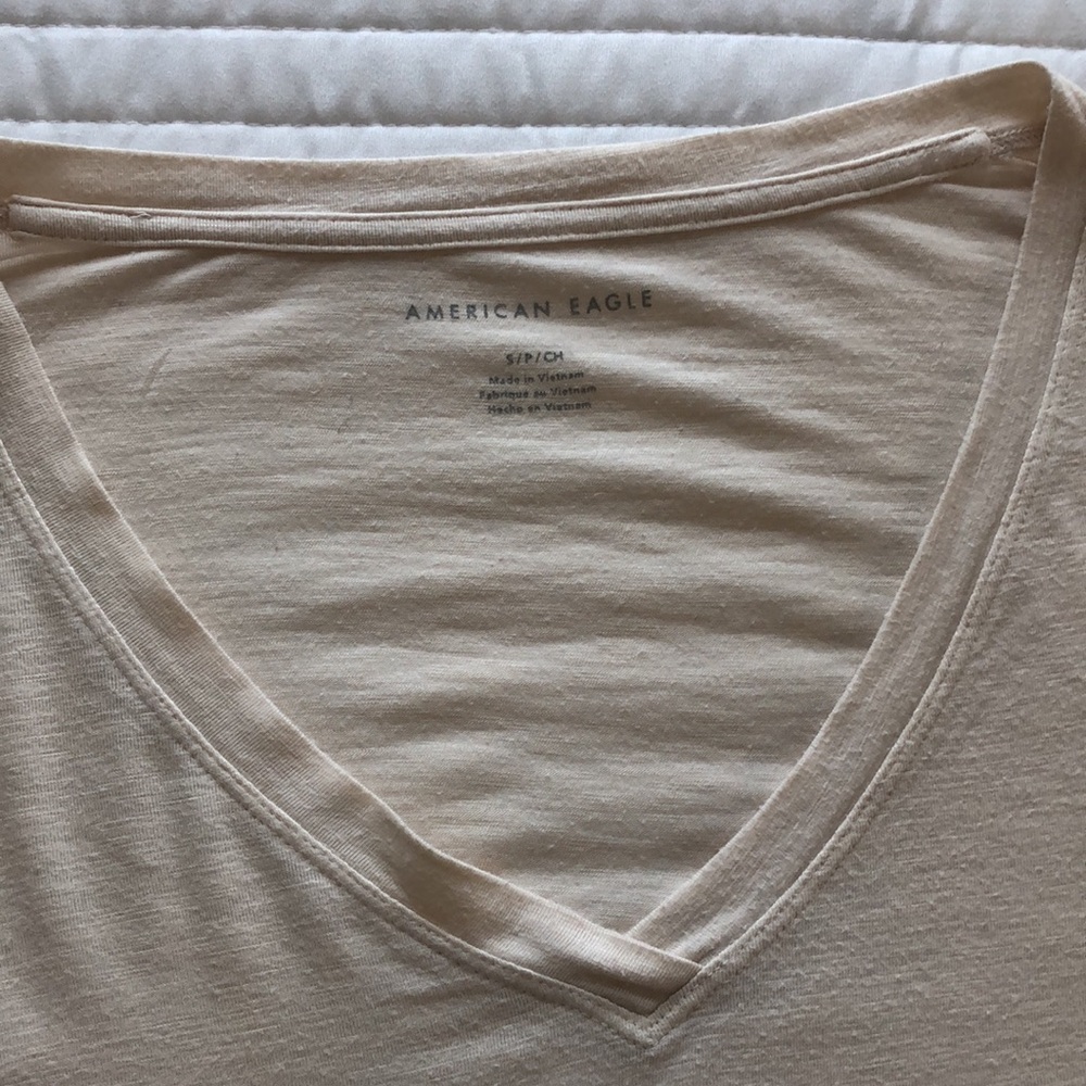 AE Women’s Soft Slit Cream T-Shirt - Picture 3 of 3